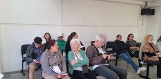 Pacientes de Penha denunciam espera de mais de uma hora na farmácia da Policlínica; Secretaria de Saúde explica demora no atendimento