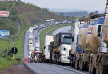 Caminhoneiros iniciam paralisação nacional e Porto de Itajaí entra na mobilização; greve pode ganhar força