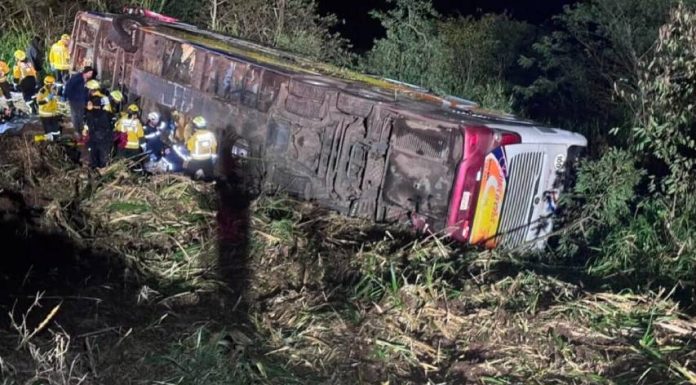 Tragédia na SC-492: acidente com ônibus deixa 3 mortos e dezenas de feridos no Oeste de SC