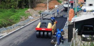 Balneário Piçarras avança com obras de pavimentação em diferentes regiões da cidade