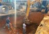 Deslizamento em obra de drenagem soterra servidores em Camboriú; vítimas são resgatadas conscientes