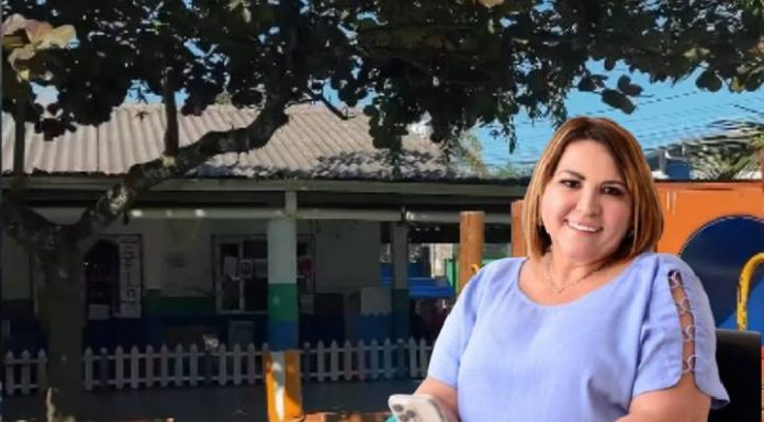 Vereadora Dalva Teixeira cobra explicações sobre cobertura de quadras em duas escolas de Balneário Piçarras