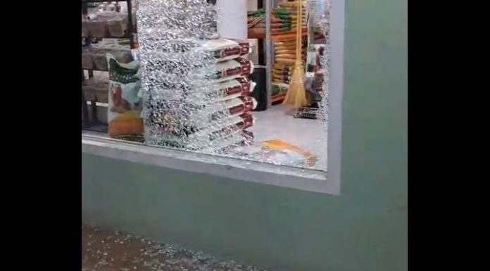 Ladrão quebra vidraça e invade agropecuária em Balneário Piçarras