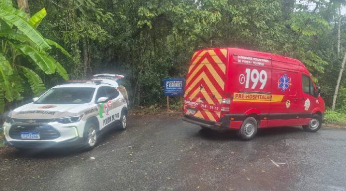 URGENTE Suspeita de suicídio mobiliza equipes na Praia do Bananal, em Penha