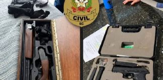 Polícia Civil apreende arsenal durante operação em Penha; investigação por posse irregular de armas entra na fase final