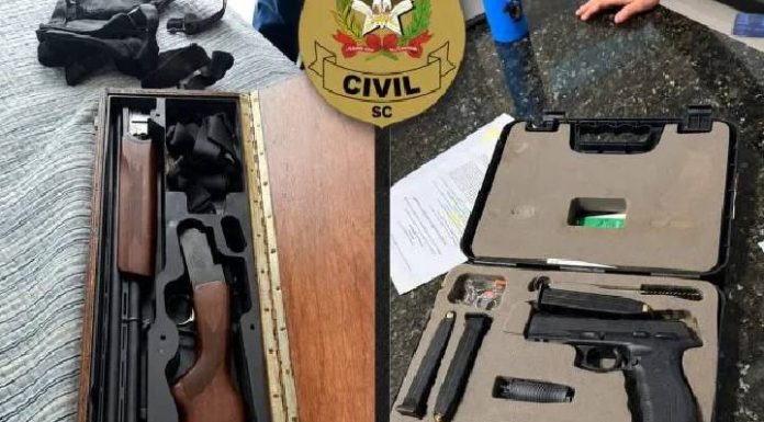 Polícia Civil apreende arsenal durante operação em Penha; investigação por posse irregular de armas entra na fase final