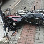 Motociclista fica ferido após colisão com carro na Avenida Nereu Ramos, em Penha