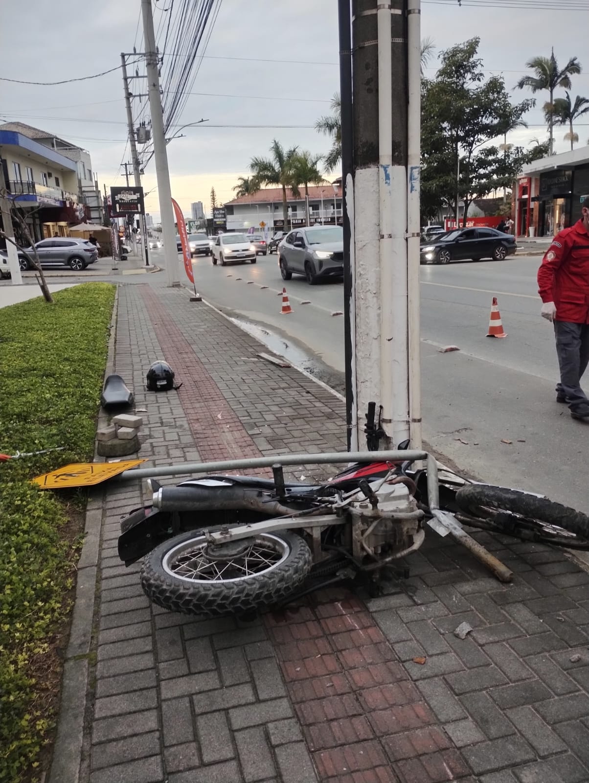 Motociclista fica ferido após colisão com carro na Avenida Nereu Ramos, em Penha 1 WhatsApp Image 2026 07 30 at 17.47.28
