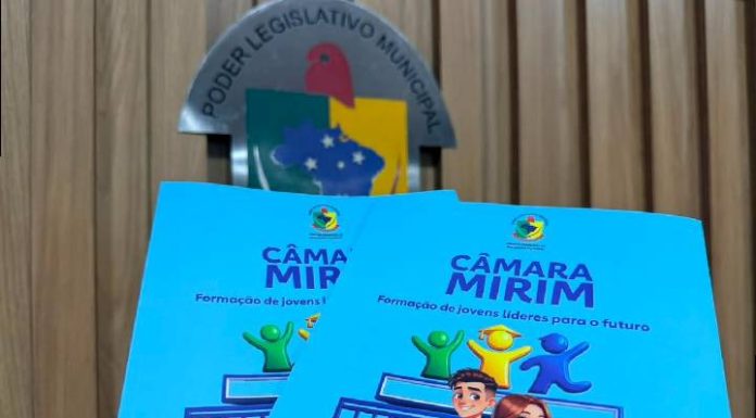 Câmara de Piçarras lança cartilha que fortalece formação de jovens líderes por meio do Programa Câmara Mirim