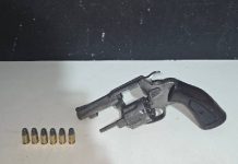 HOMEM É DETIDO COM REVÓLVER CARREGADO ESCONDIDO SOB BANCO DE CARRO EM BALNEÁRIO PIÇARRAS