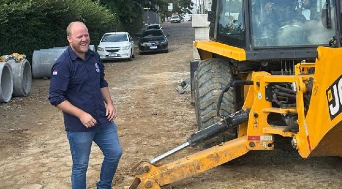 Tiago Marquett destaca 12 km de valas limpas, novas máquinas e pacote de obras após sete meses