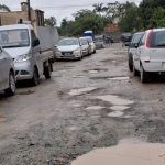 Ruas do Itacolomi viram alvo de reclamações por carros na contramão, calçadas ocupadas e falta de fiscalização