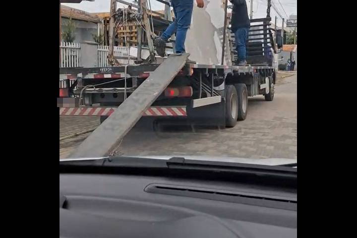 Ruas do Itacolomi viram alvo de reclamações por carros na contramão, calçadas ocupadas e falta de fiscalização 2 Novo Projeto 2026 08 12T081945.183