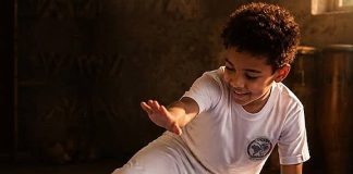 Projeto de capoeira em Penha faz campanha para comprar tatames e garantir mais segurança às crianças