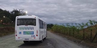 Ônibus abandonado no escuro vira armadilha em estrada do interior de Piçarras