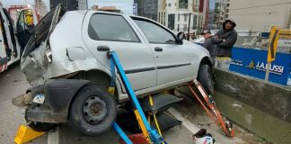 Motociclista fica preso sob carro após acidente na BR-101 em Itapema