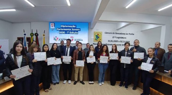Câmara de Penha diploma 13 jovens parlamentares e aposta na formação cidadã dos jovens