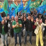 Consoli discursa em mais um encontro lotado de apoiadores