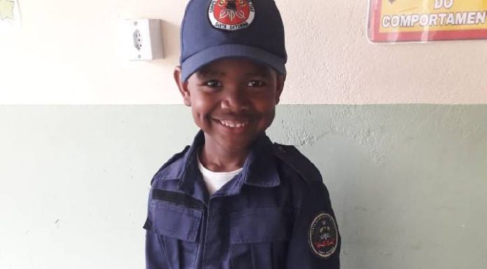 Balneário Piçarras se despede de Samuel, menino de 10 anos encontrado morto após quatro dias de buscas