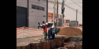 Obras na Rua 422 preparam a rede de esgoto para acompanhar o crescimento do bairro Morretes