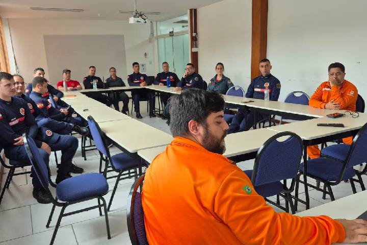 Transpetro orienta bombeiros de Barra Velha sobre oleodutos e atendimento a emergências