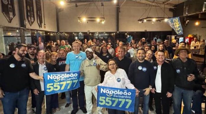 Napoleão reúne cerca de 250 apoiadores em encontro político em Balneário Piçarras