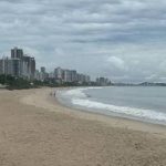 Tempo nublado e queda nas temperaturas: veja a previsão para o Litoral Norte de SC neste fim de semana