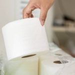 Descarte correto ajuda a preservar a rede de esgoto