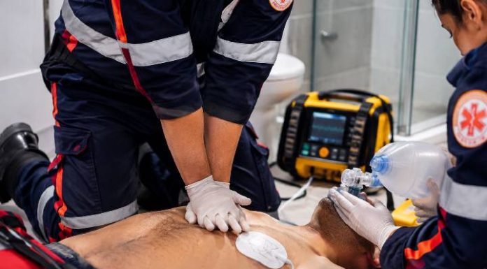 Homem de 45 anos morre após ser encontrado desacordado durante banho em Porto Belo