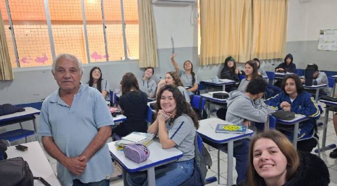 Aos 79 anos, futuro professor mostra que nunca é tarde para realizar sonhos