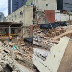 Desabamento atinge duas casas em Itapema após instabilidade do terreno