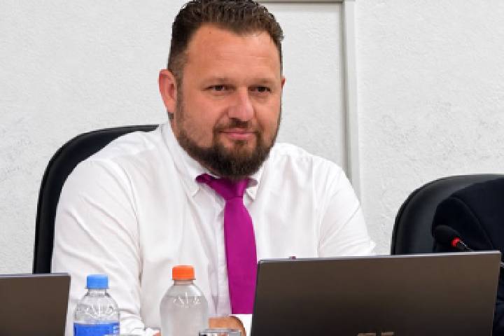 Diante dos estragos das chuvas, Diego Matiello suspende licitação da sede da Câmara de Penha e devolve R$ 1,4 milhão à Prefeitura