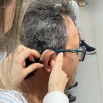 Balneário Piçarras realiza entrega de aparelhos auditivos para pacientes que aguardavam na fila de espera