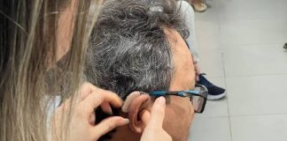 Balneário Piçarras realiza entrega de aparelhos auditivos para pacientes que aguardavam na fila de espera