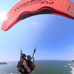 Voo de parapente na Praia Vermelha exige atenção e reforça alerta sobre segurança