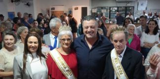 Baile elege Rei e Rainha 60+ de Balneário Piçarras durante a Semana da Pessoa Idosa