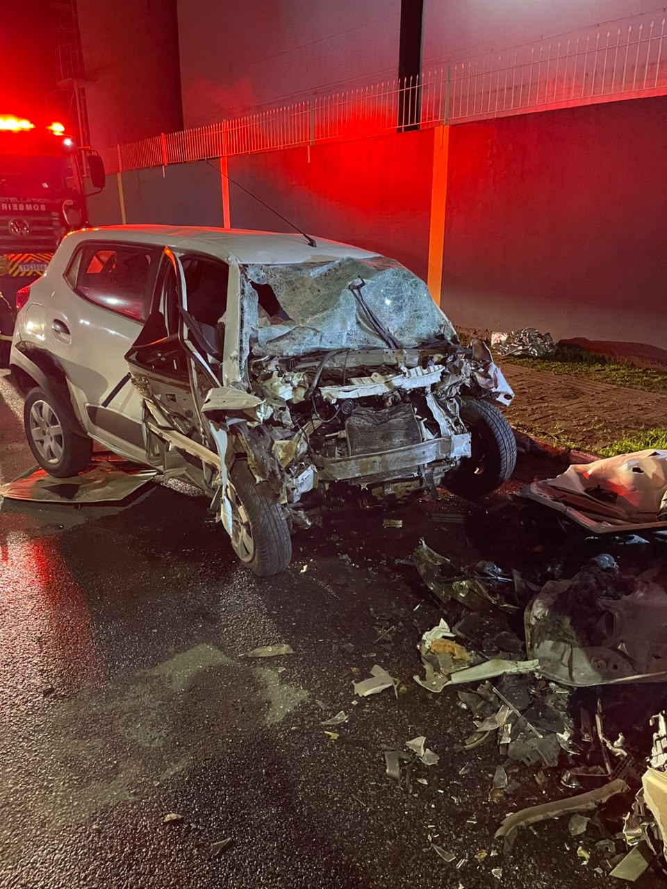 Jovem de 26 anos morre após carro bater de frente contra caminhão estacionado em Itajaí 1 WhatsApp Image 2026 10 13 at 08.58.15